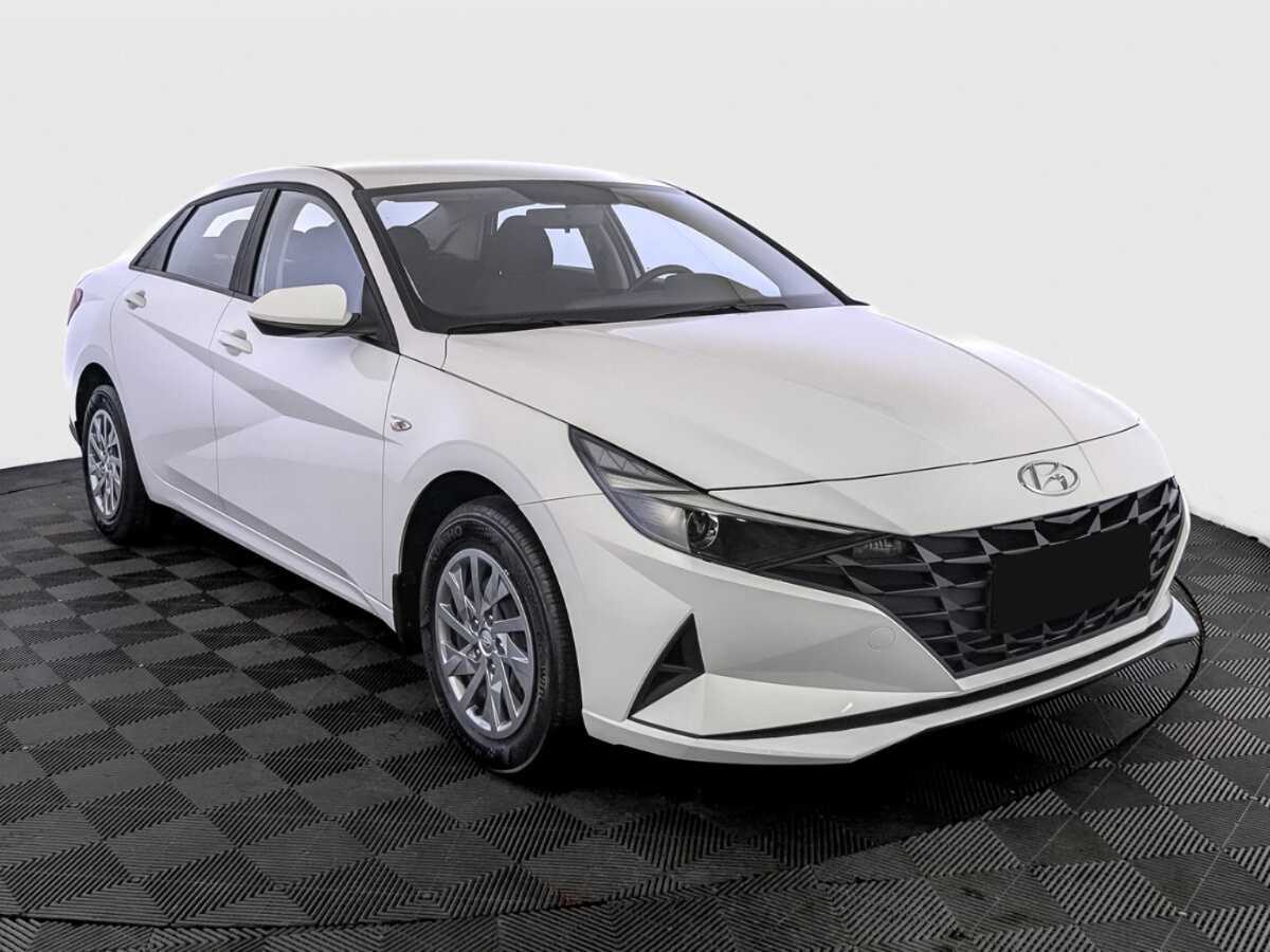Hyundai Elantra с пробегом — 2022 год. Фото: #2