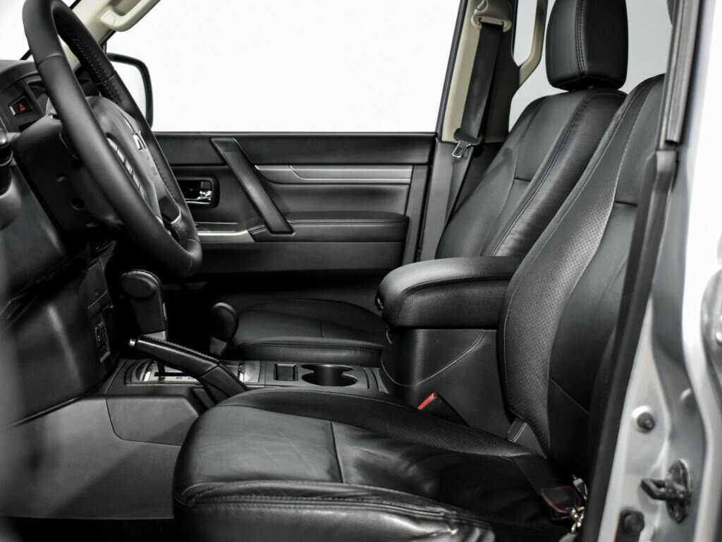 Mitsubishi Pajero с пробегом — 2013 год. Фото: #11