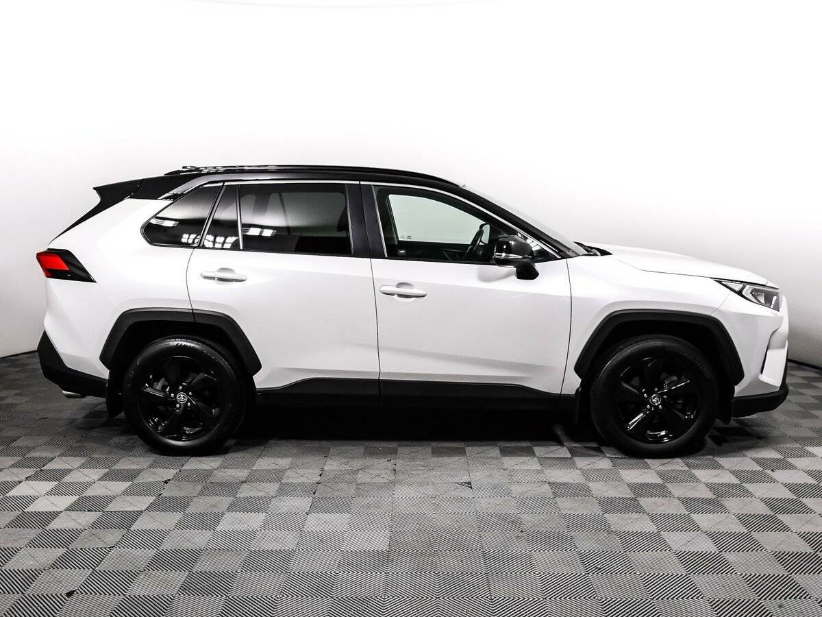 Toyota RAV4 с пробегом — 2021 год. Фото: #3
