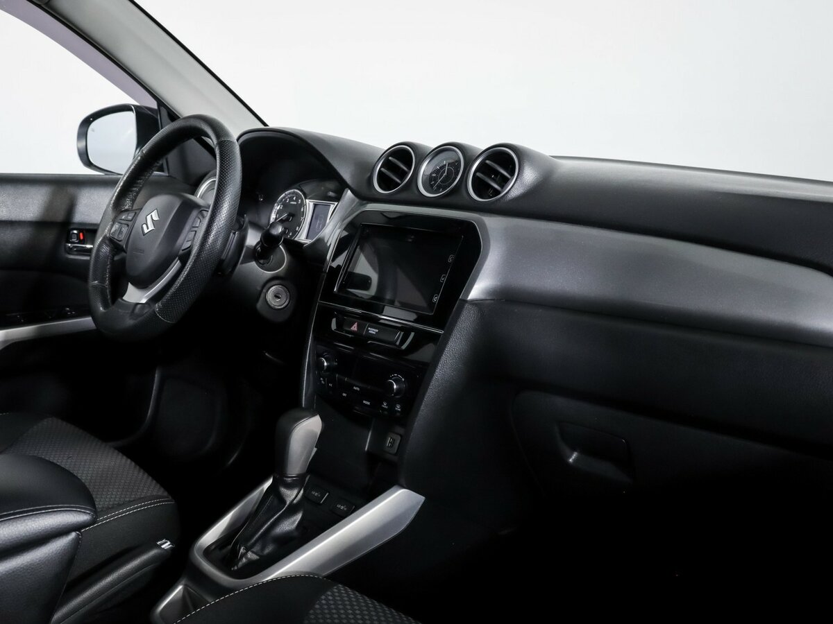 Suzuki Vitara с пробегом — 2016 год. Фото: #6