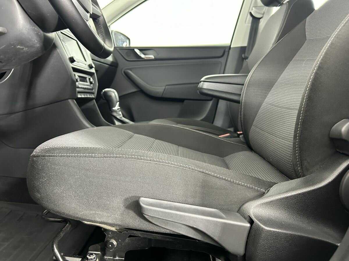 Skoda Rapid с пробегом — 2014 год. Фото: #9