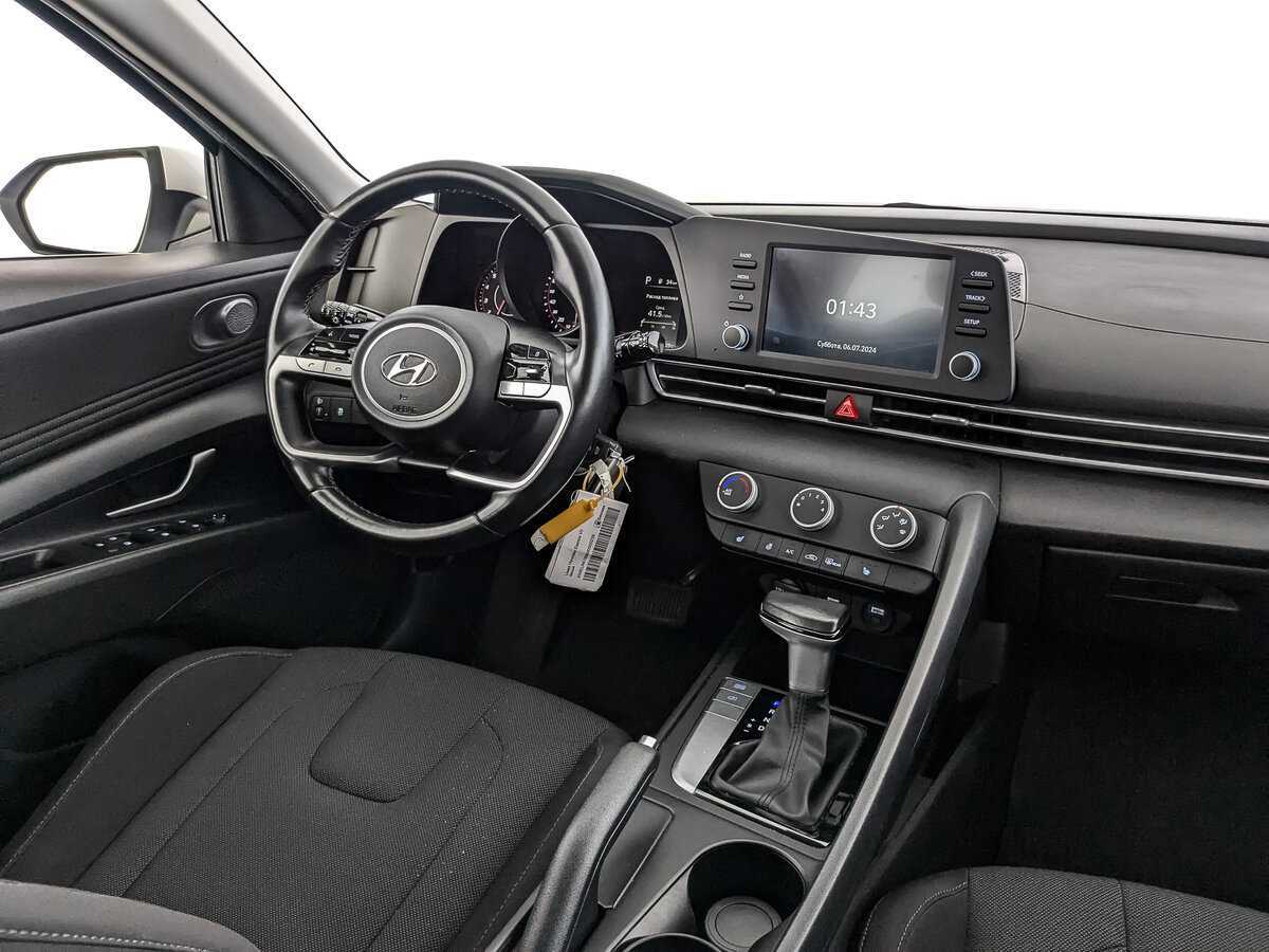 Hyundai Elantra с пробегом — 2021 год. Фото: #22