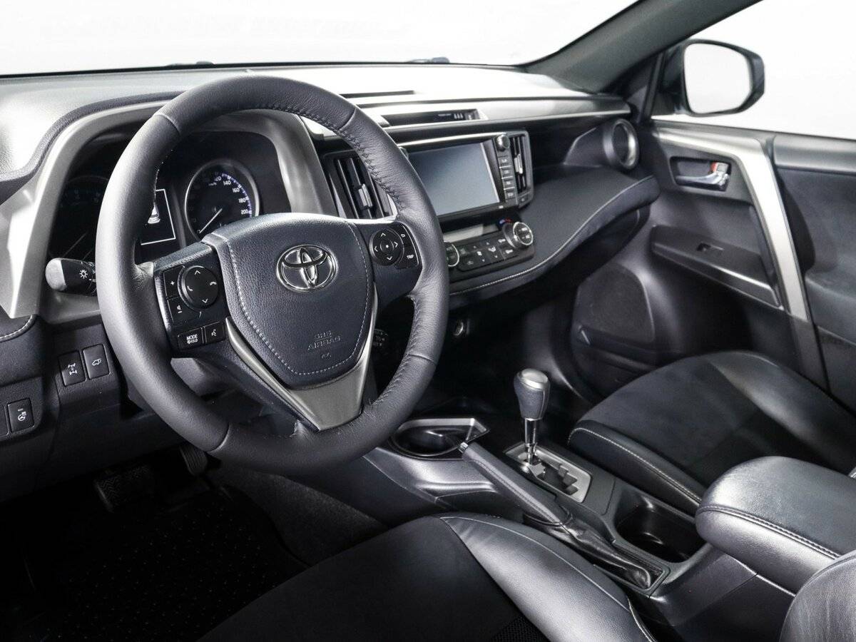 Toyota RAV4 с пробегом — 2017 год. Фото: #13