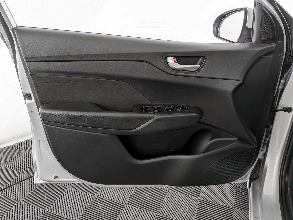 Hyundai Solaris с пробегом — 2018 год. Фото: #18