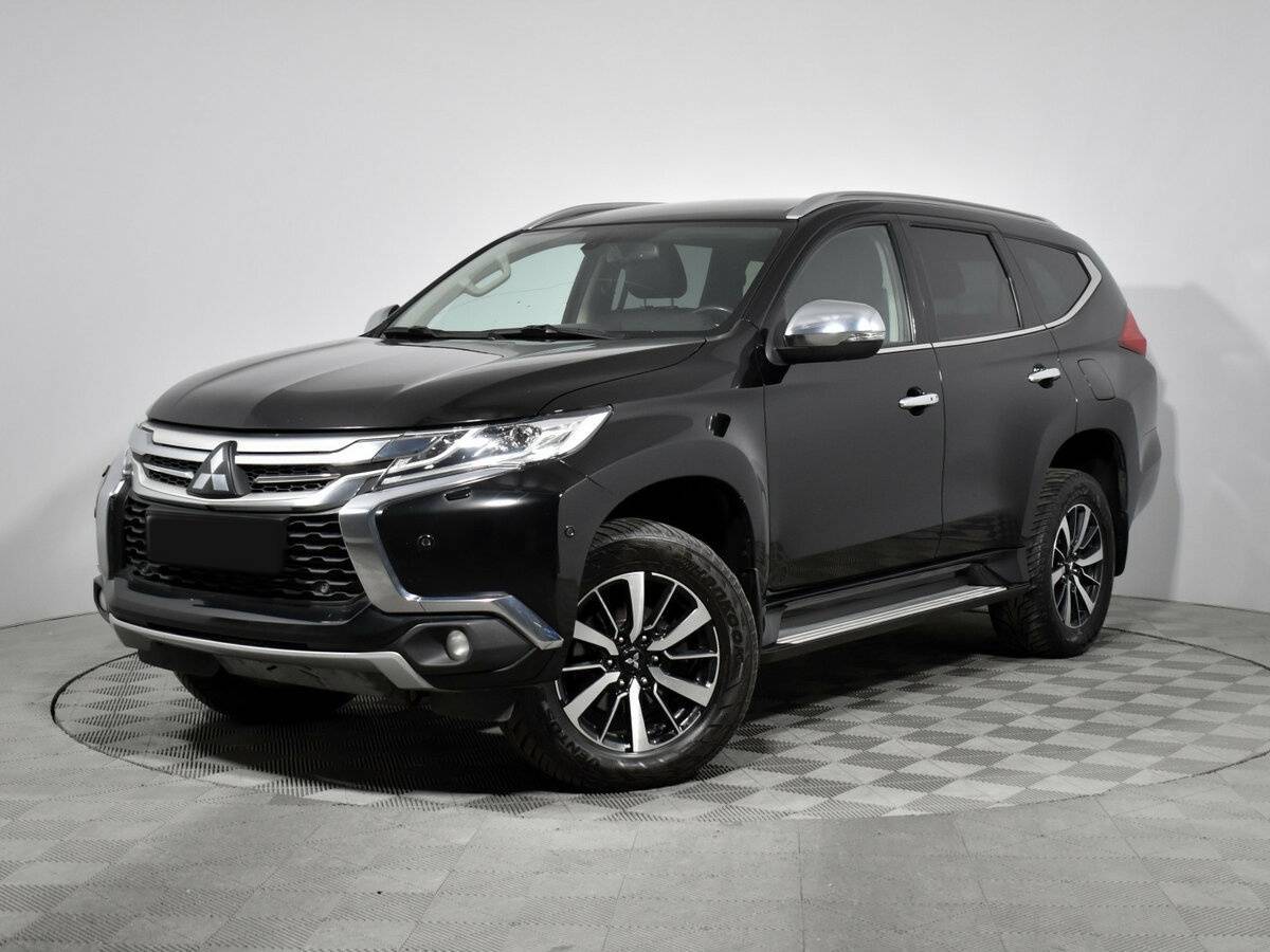 Mitsubishi Pajero Sport с пробегом — 2017 год. Фото: #0