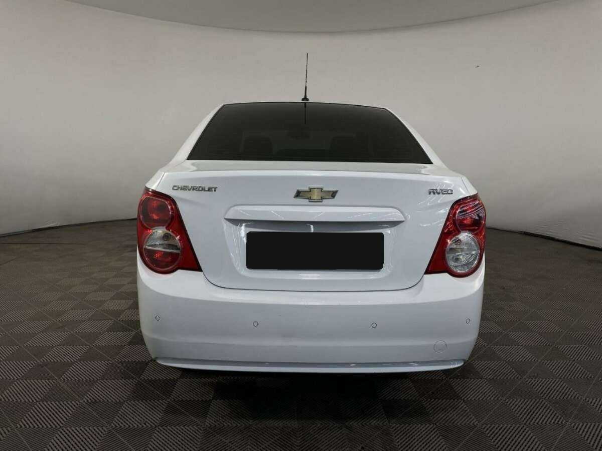 Chevrolet Aveo с пробегом — 2015 год. Фото: #0