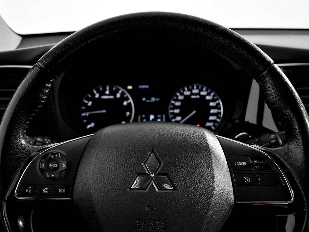 Mitsubishi Outlander с пробегом — 2018 год. Фото: #17