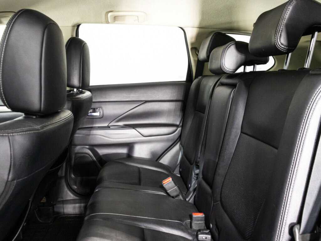Mitsubishi Outlander с пробегом — 2013 год. Фото: #9