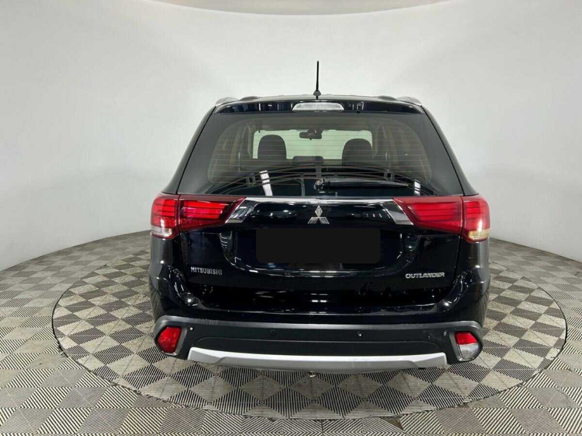 Mitsubishi Outlander с пробегом — 2015 год. Фото: #2