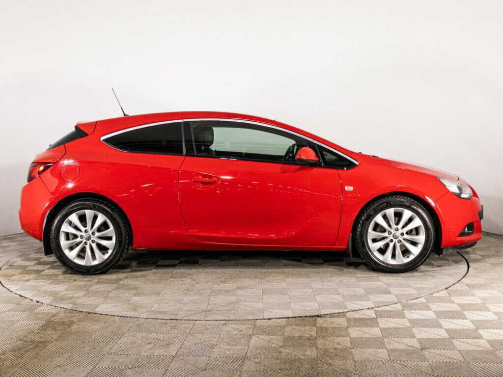 Opel Astra с пробегом — 2012 год. Фото: #3