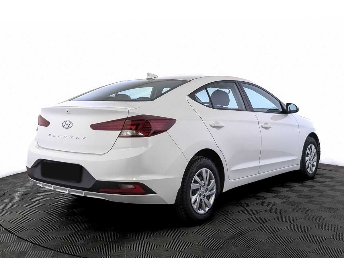 Hyundai Elantra с пробегом — 2019 год. Фото: #4
