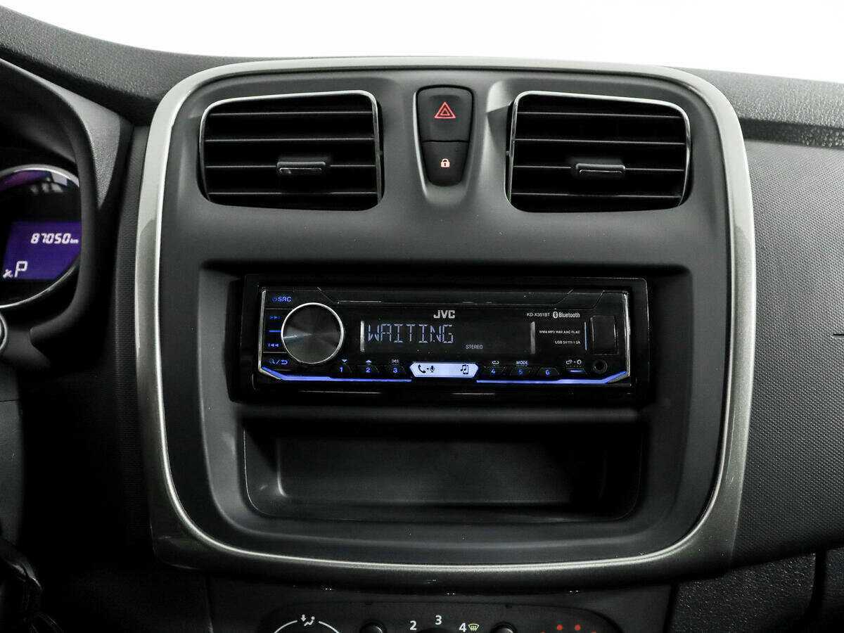 Renault Sandero с пробегом — 2017 год. Фото: #11