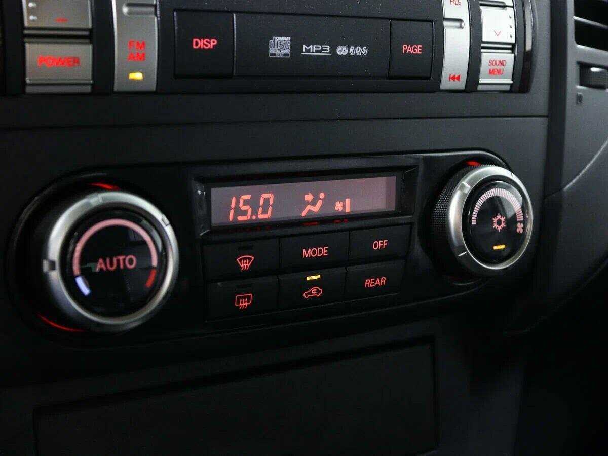 Mitsubishi Pajero с пробегом — 2013 год. Фото: #13