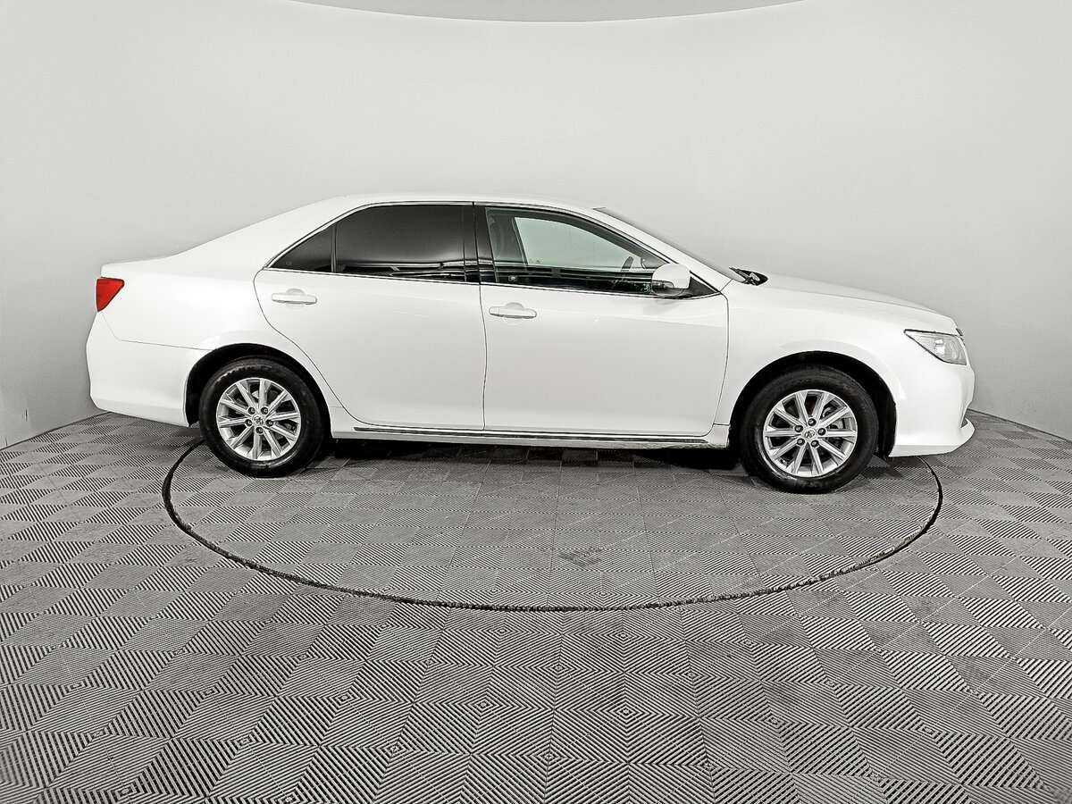 Toyota Camry с пробегом — 2014 год. Фото: #3
