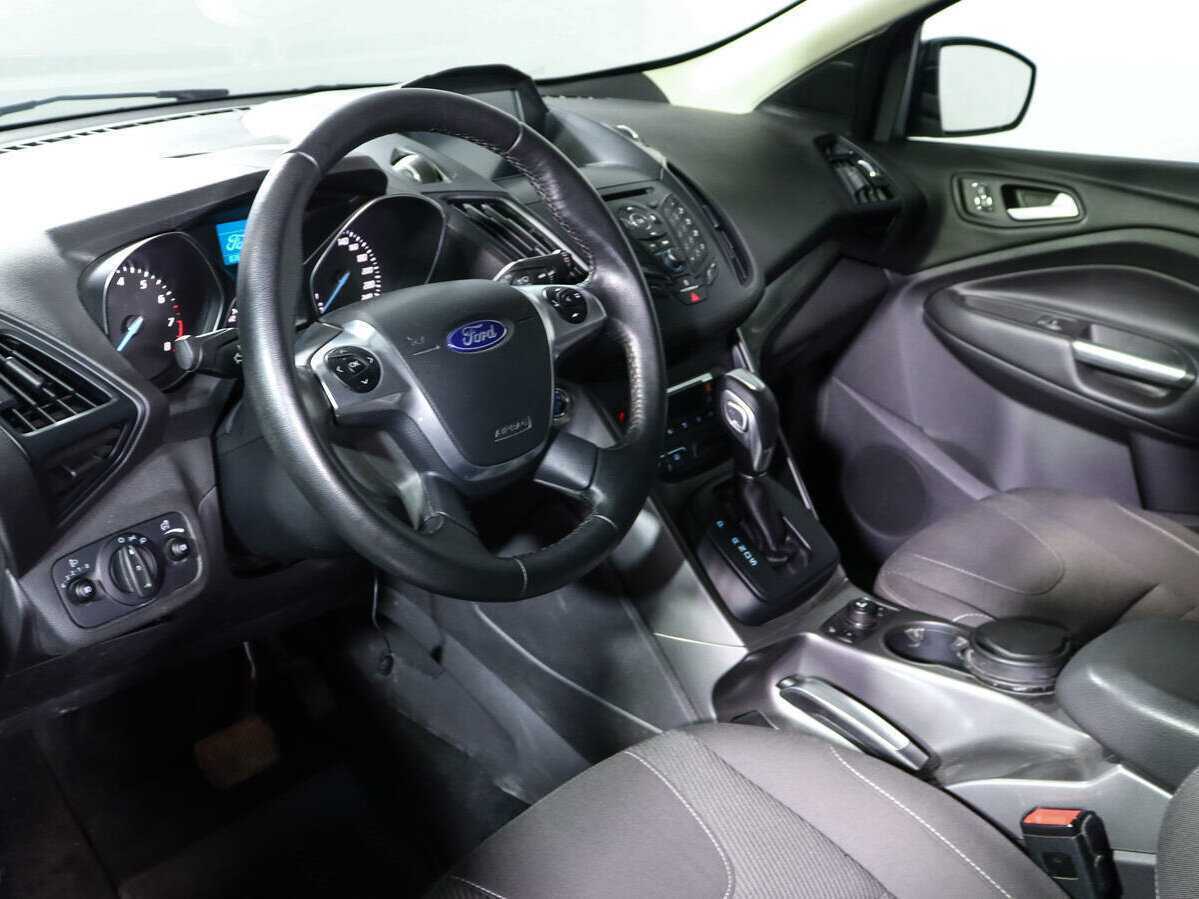 Ford Kuga с пробегом — 2015 год. Фото: #11