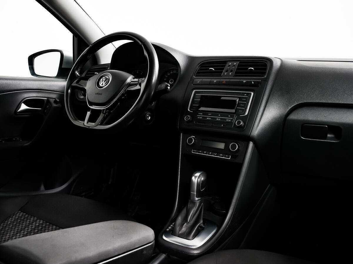 Volkswagen Polo с пробегом — 2018 год. Фото: #8