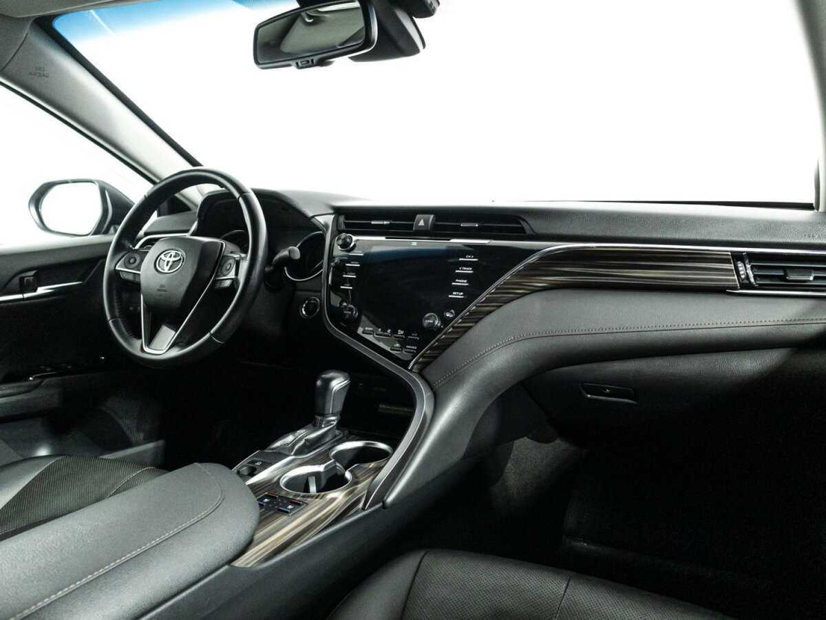 Toyota Camry с пробегом — 2018 год. Фото: #8