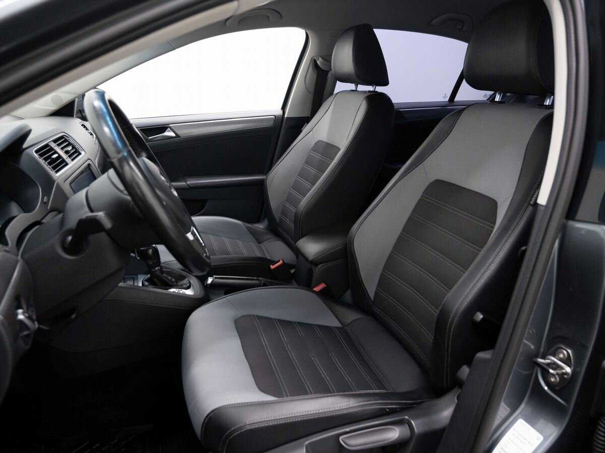 Volkswagen Jetta с пробегом — 2012 год. Фото: #7