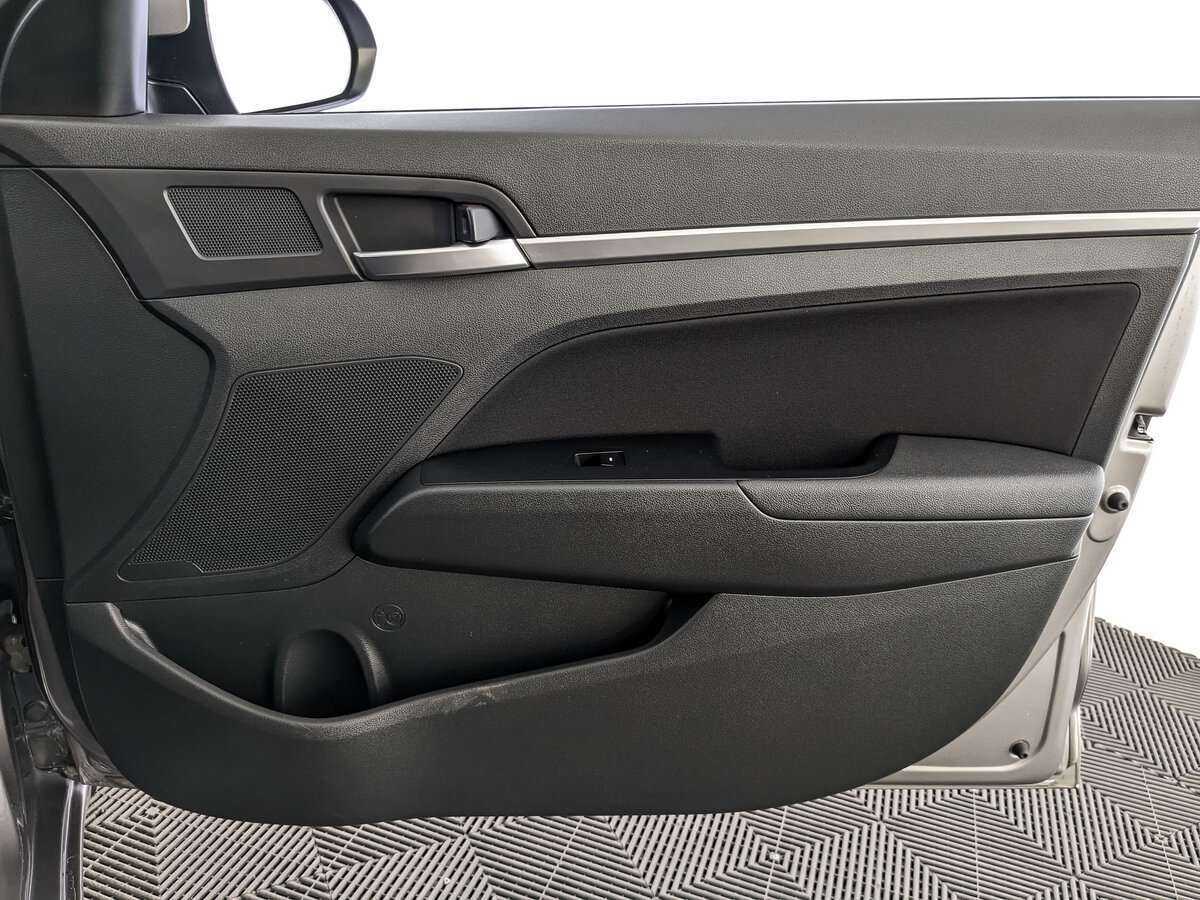 Hyundai Elantra с пробегом — 2019 год. Фото: #19