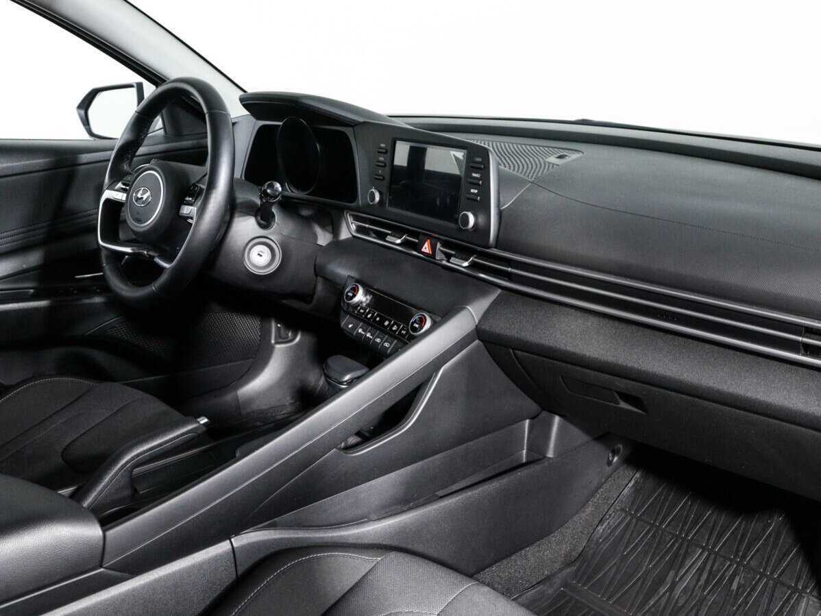 Hyundai Elantra с пробегом — 2021 год. Фото: #8