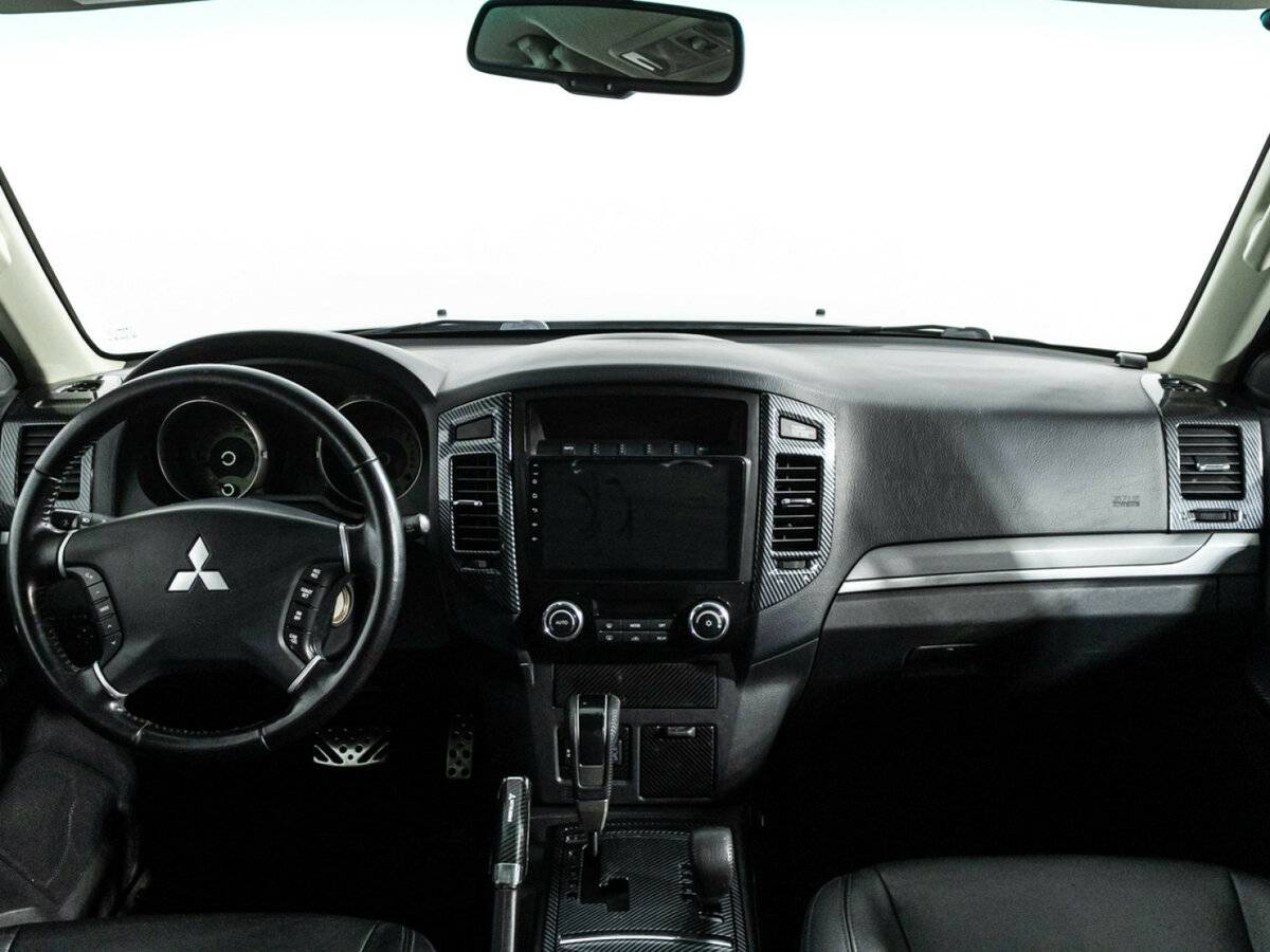 Mitsubishi Pajero с пробегом — 2015 год. Фото: #10