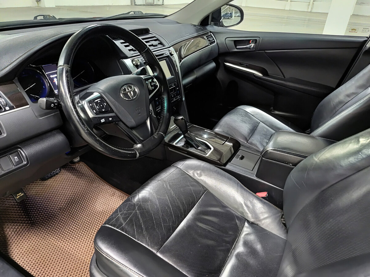 Toyota Camry с пробегом — 2017 год. Фото: #15