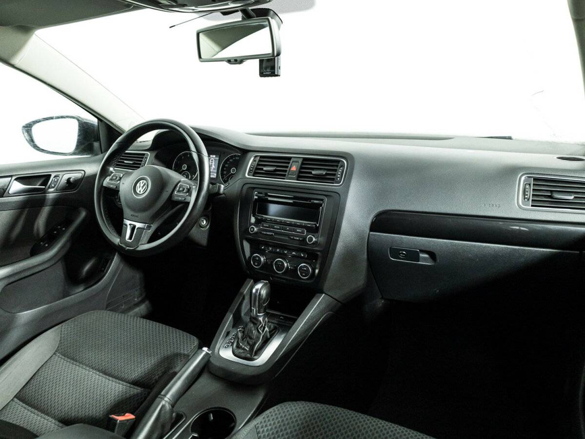Volkswagen Jetta с пробегом — 2013 год. Фото: #8