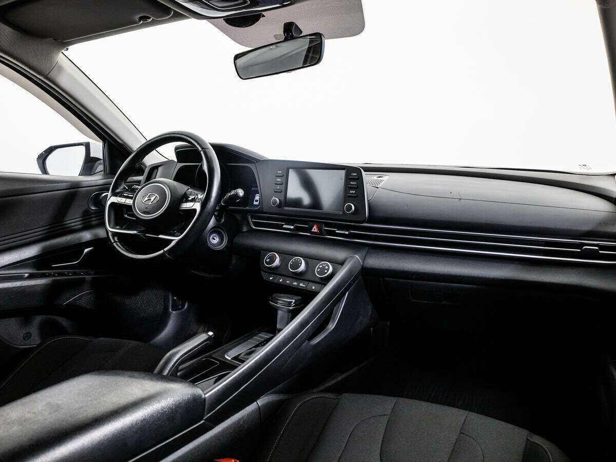 Hyundai Elantra с пробегом — 2020 год. Фото: #6