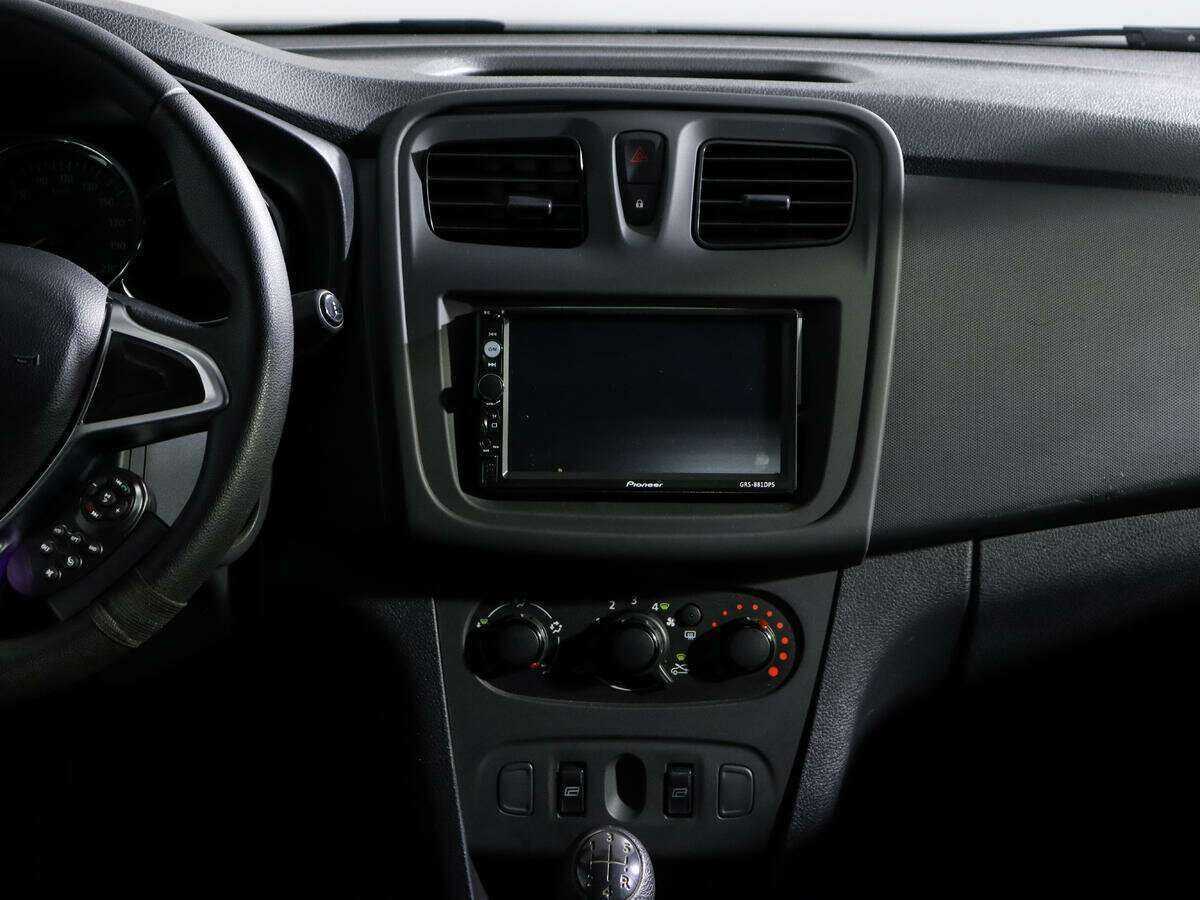 Renault Logan с пробегом — 2020 год. Фото: #12