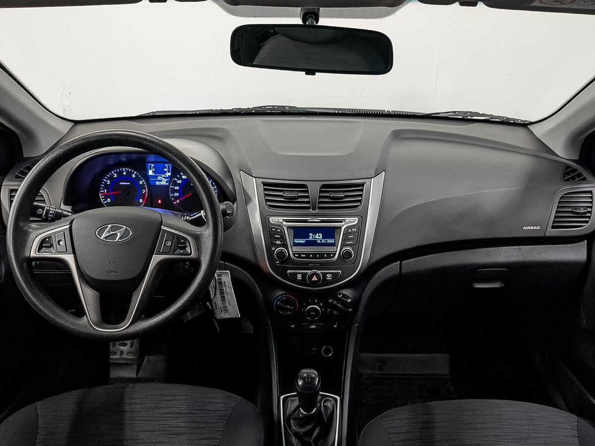 Hyundai Solaris с пробегом — 2015 год. Фото: #11