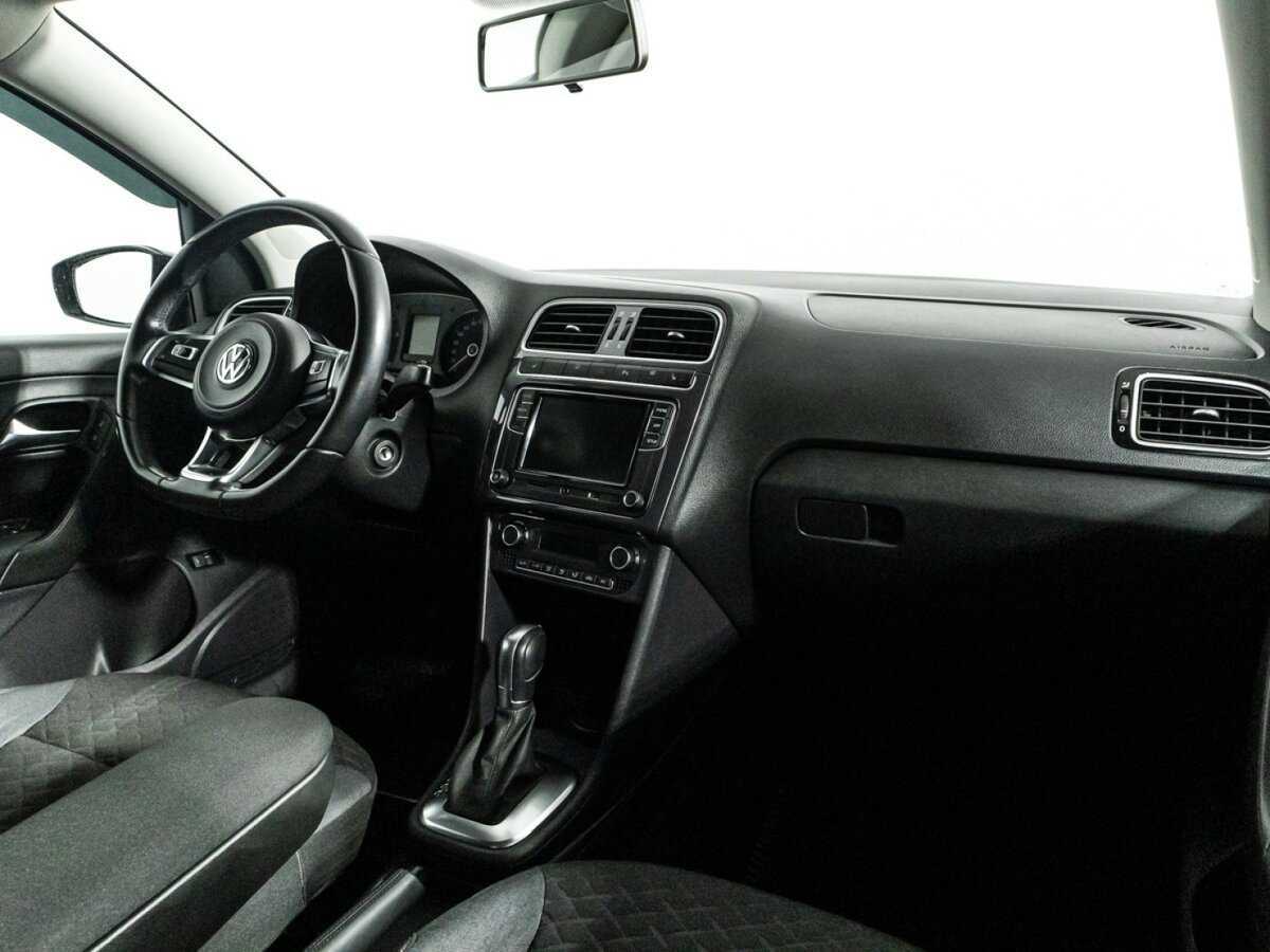 Volkswagen Polo с пробегом — 2018 год. Фото: #8