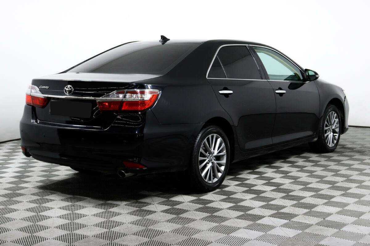 Toyota Camry с пробегом — 2017 год. Фото: #4