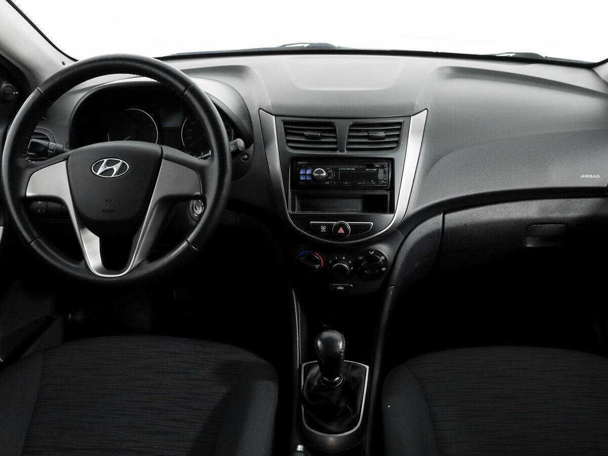 Hyundai Solaris с пробегом — 2014 год. Фото: #11
