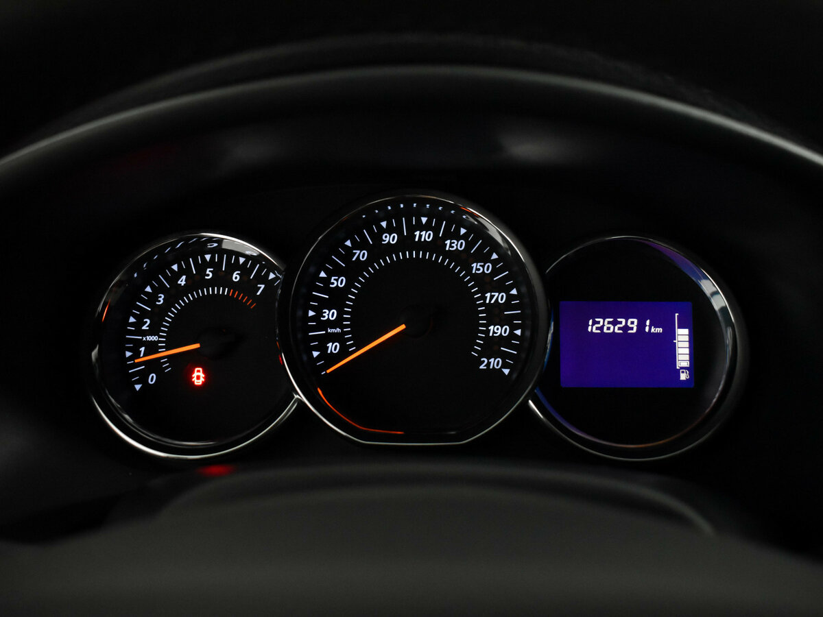 Renault Sandero с пробегом — 2017 год. Фото: #12