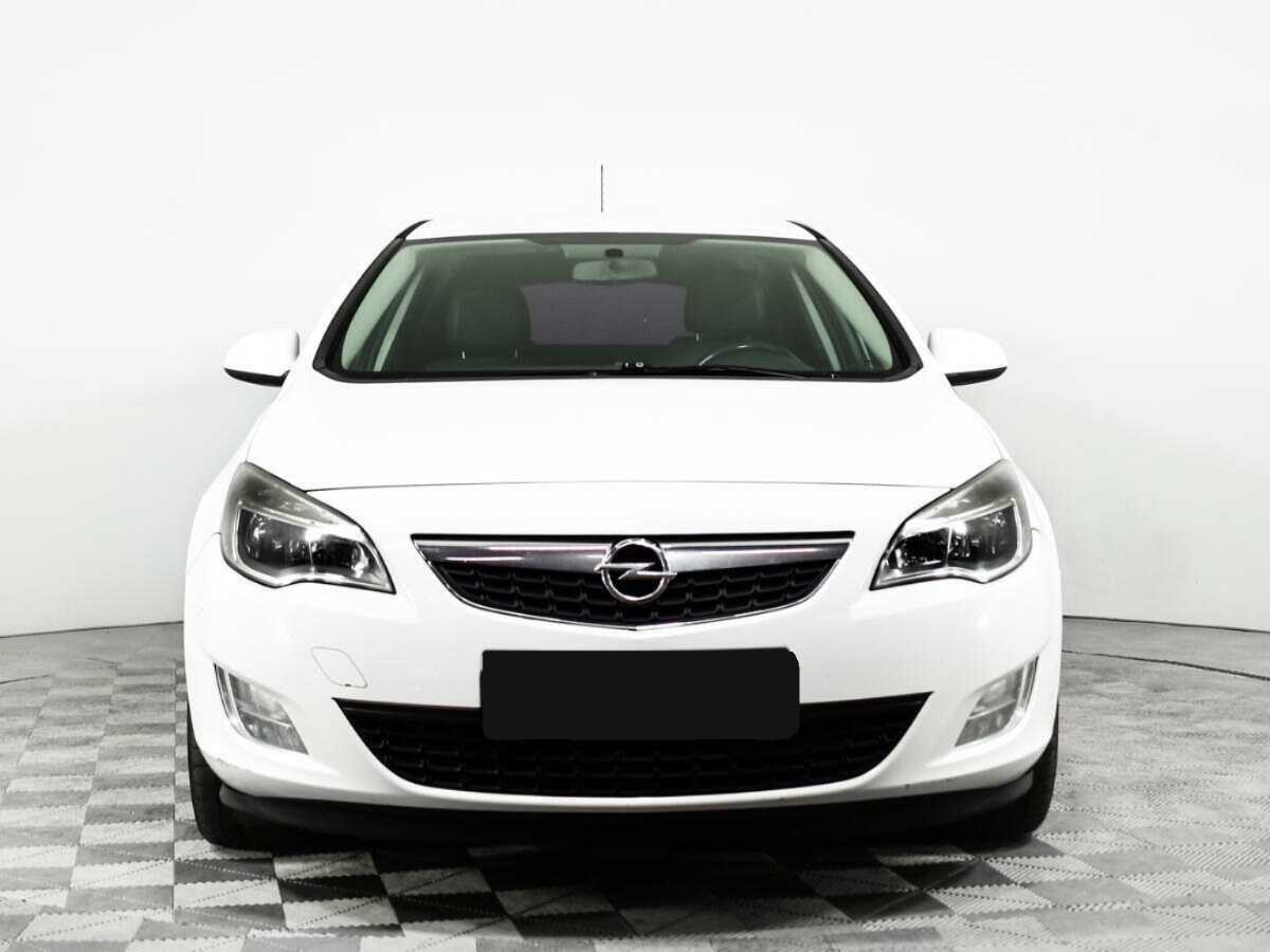 Opel Astra с пробегом — 2012 год. Фото: #1