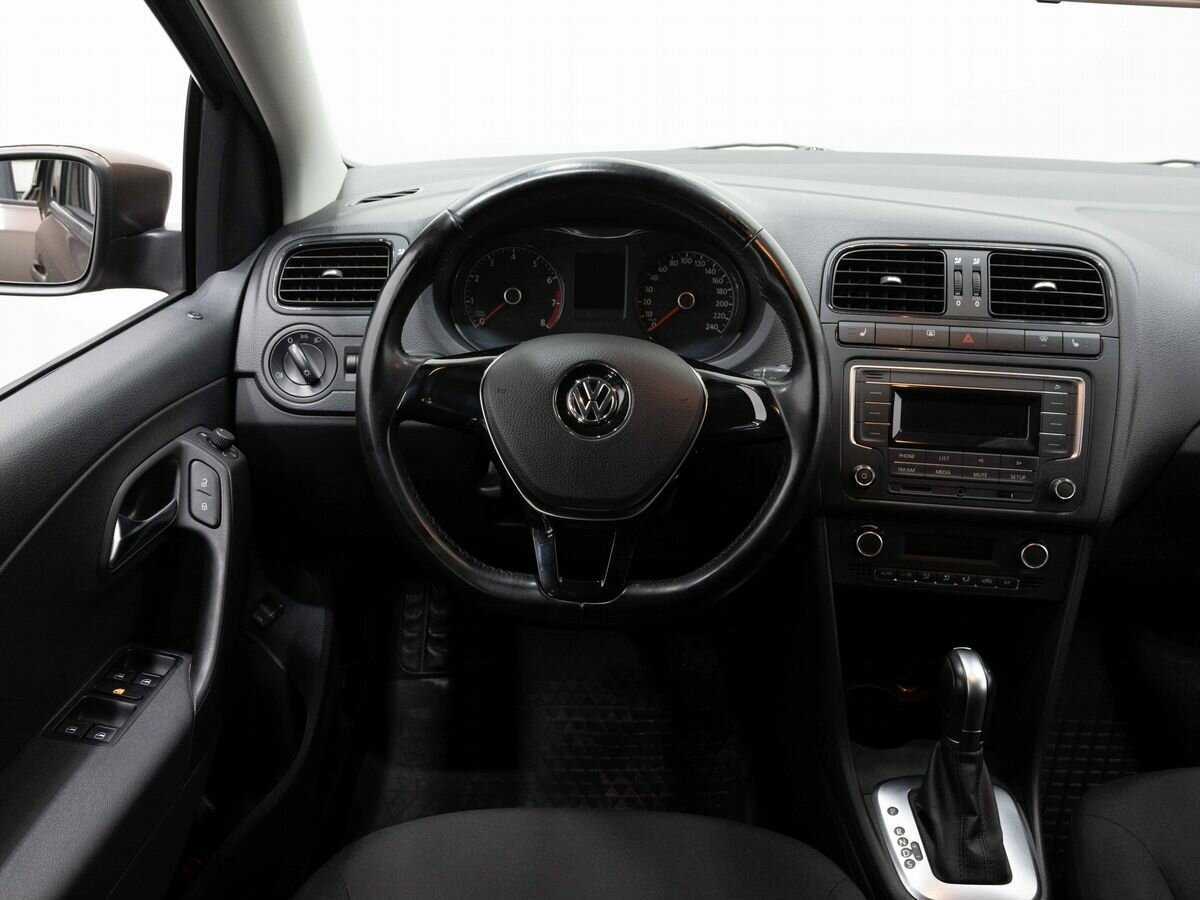 Volkswagen Polo с пробегом — 2016 год. Фото: #14