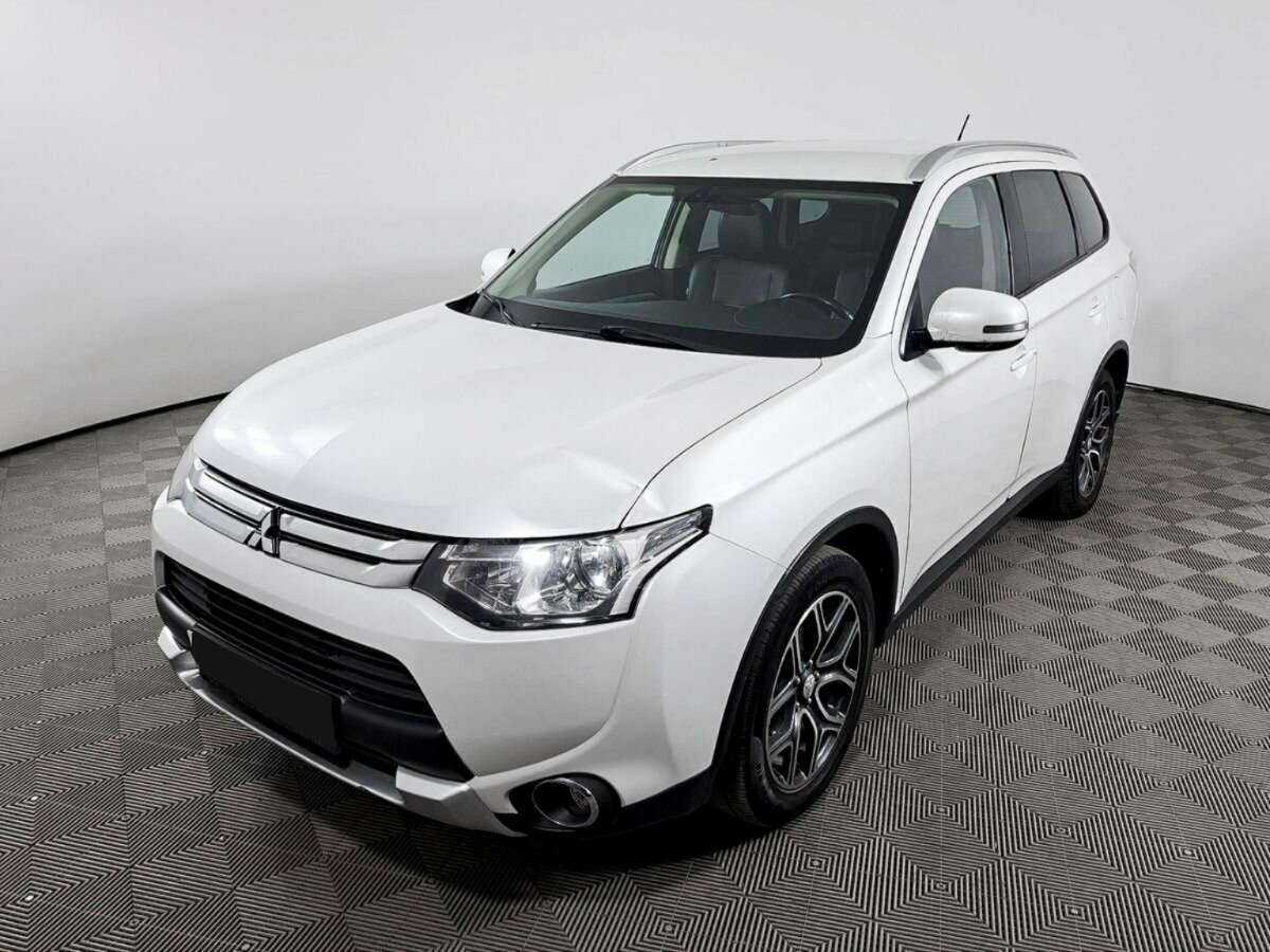 Mitsubishi Outlander с пробегом — 2014 год. Фото: #0