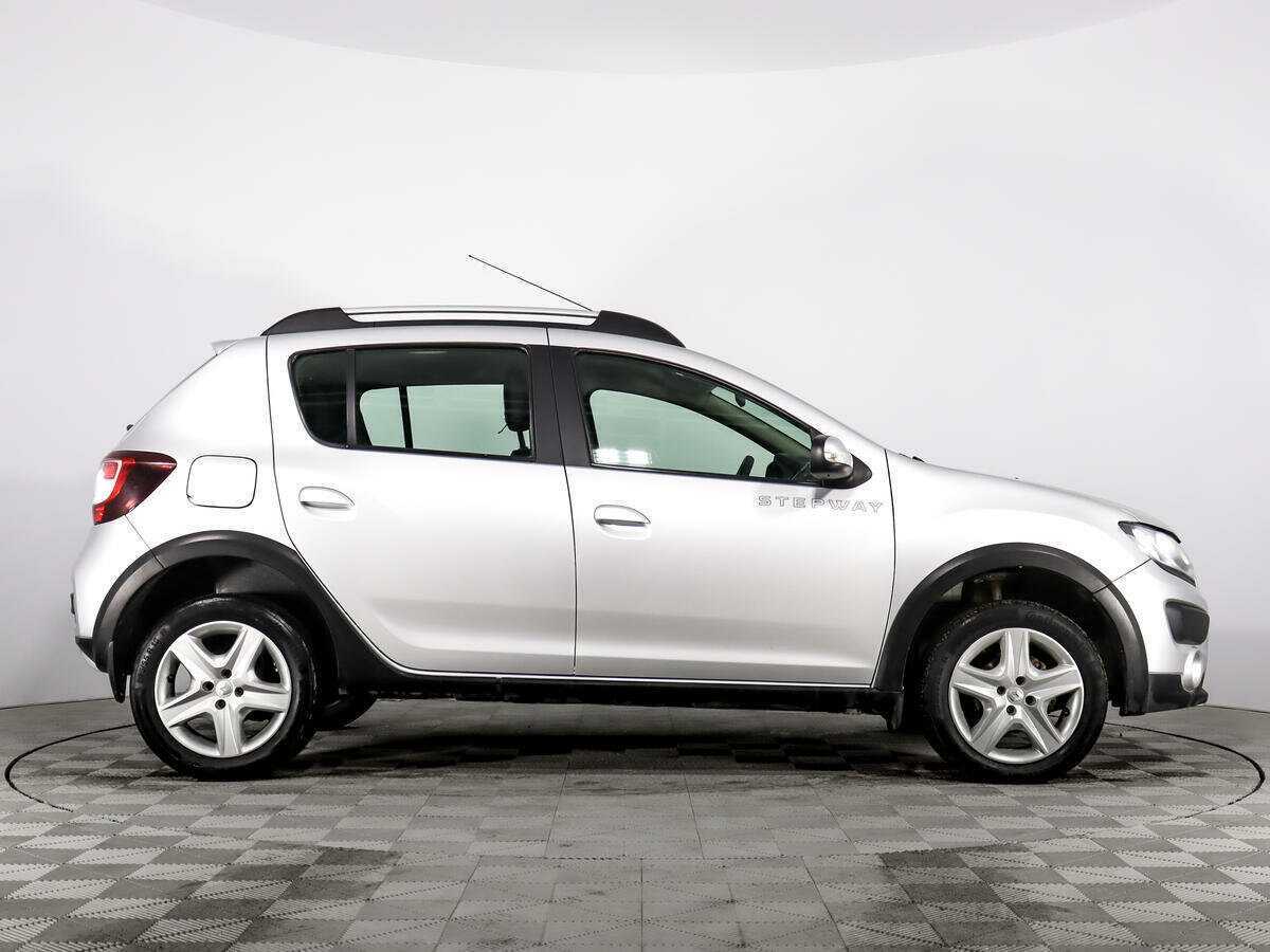 Renault Sandero с пробегом — 2016 год. Фото: #3