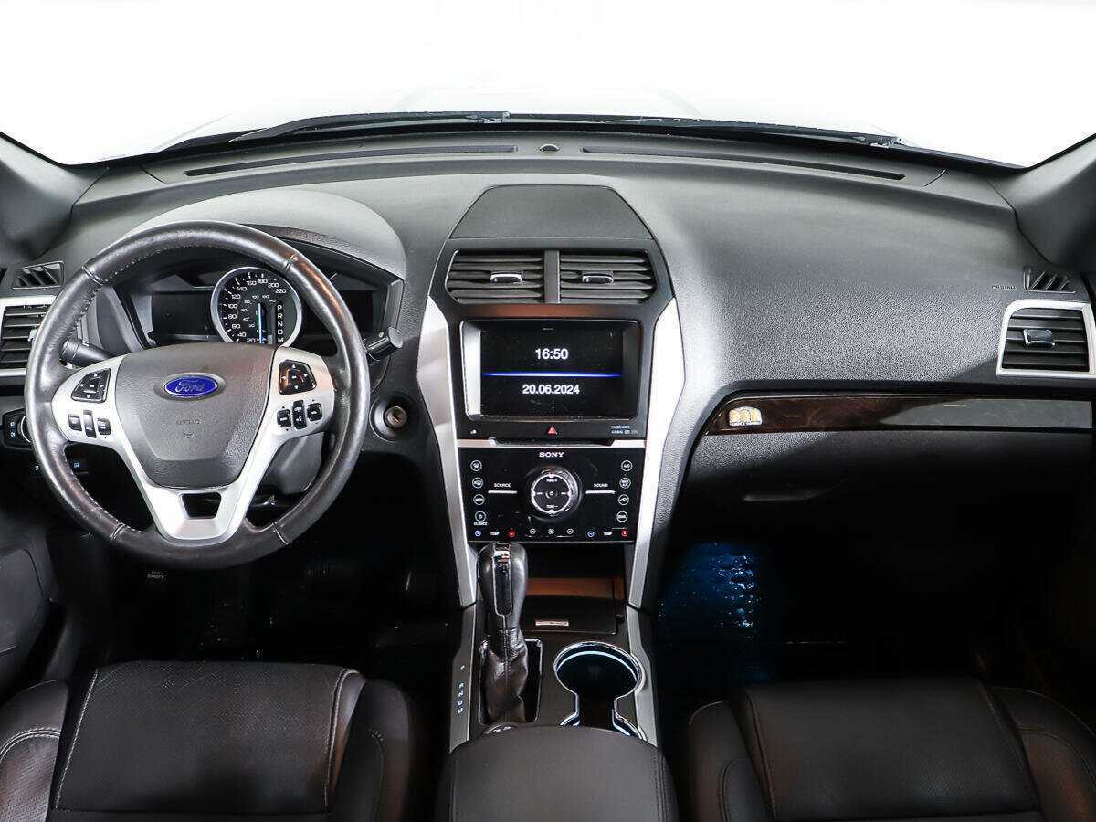 Ford Explorer с пробегом — 2015 год. Фото: #11