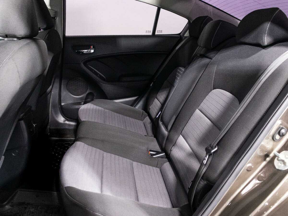 Kia Cerato с пробегом — 2015 год. Фото: #9