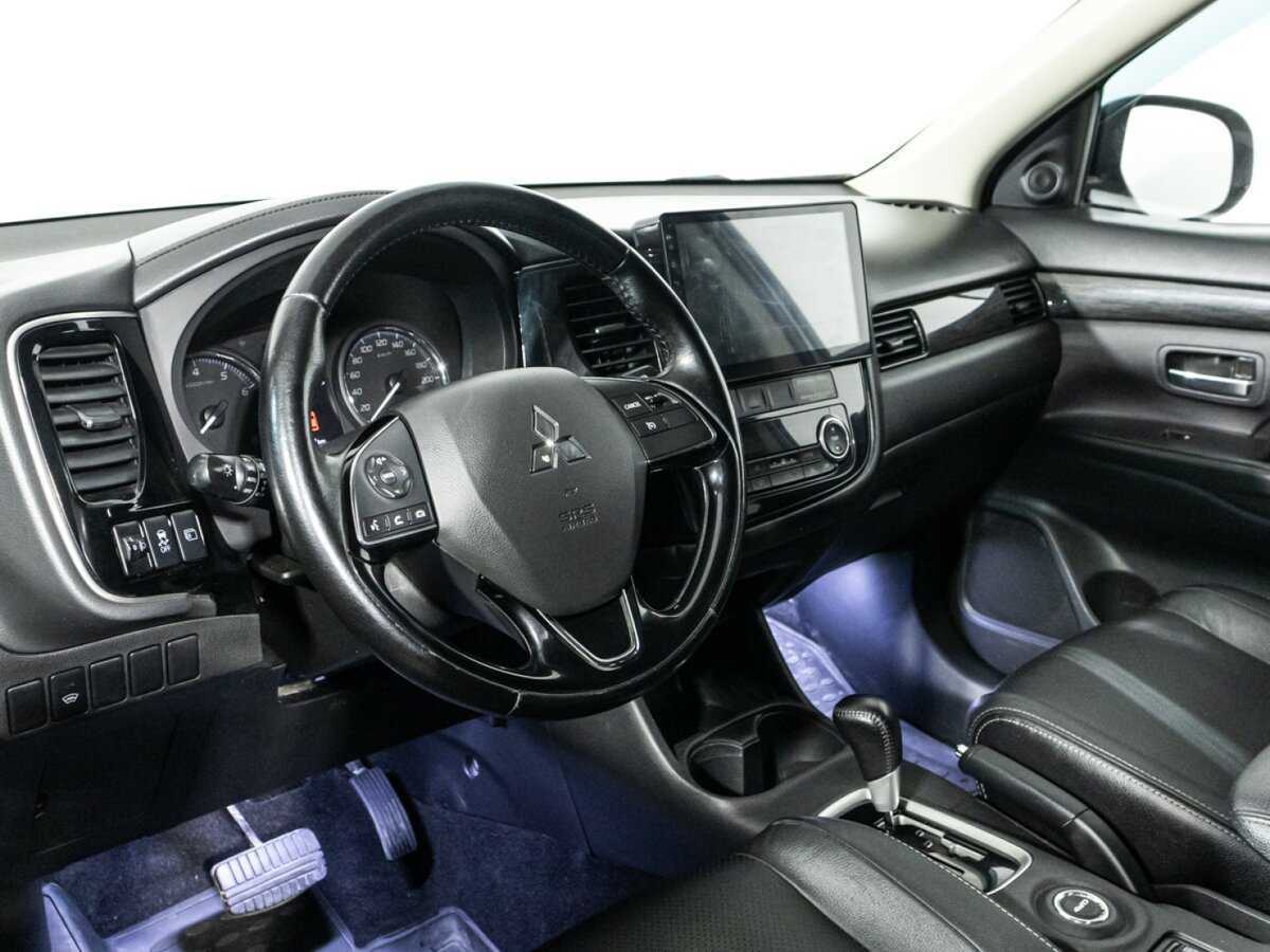 Mitsubishi Outlander с пробегом — 2016 год. Фото: #10