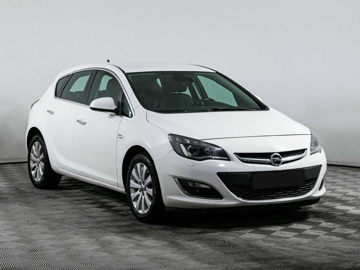 Opel Astra с пробегом — 2012 год. Фото: #2
