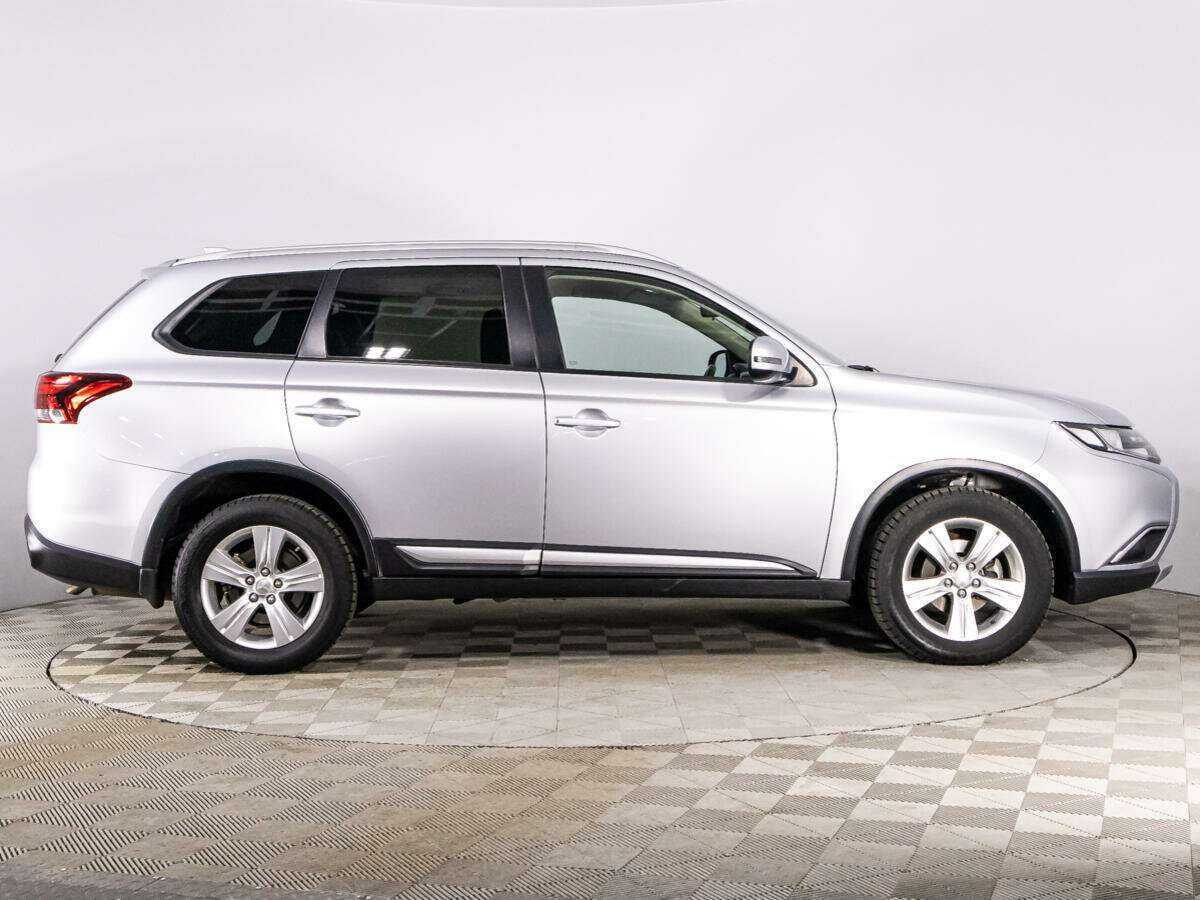 Mitsubishi Outlander с пробегом — 2017 год. Фото: #3