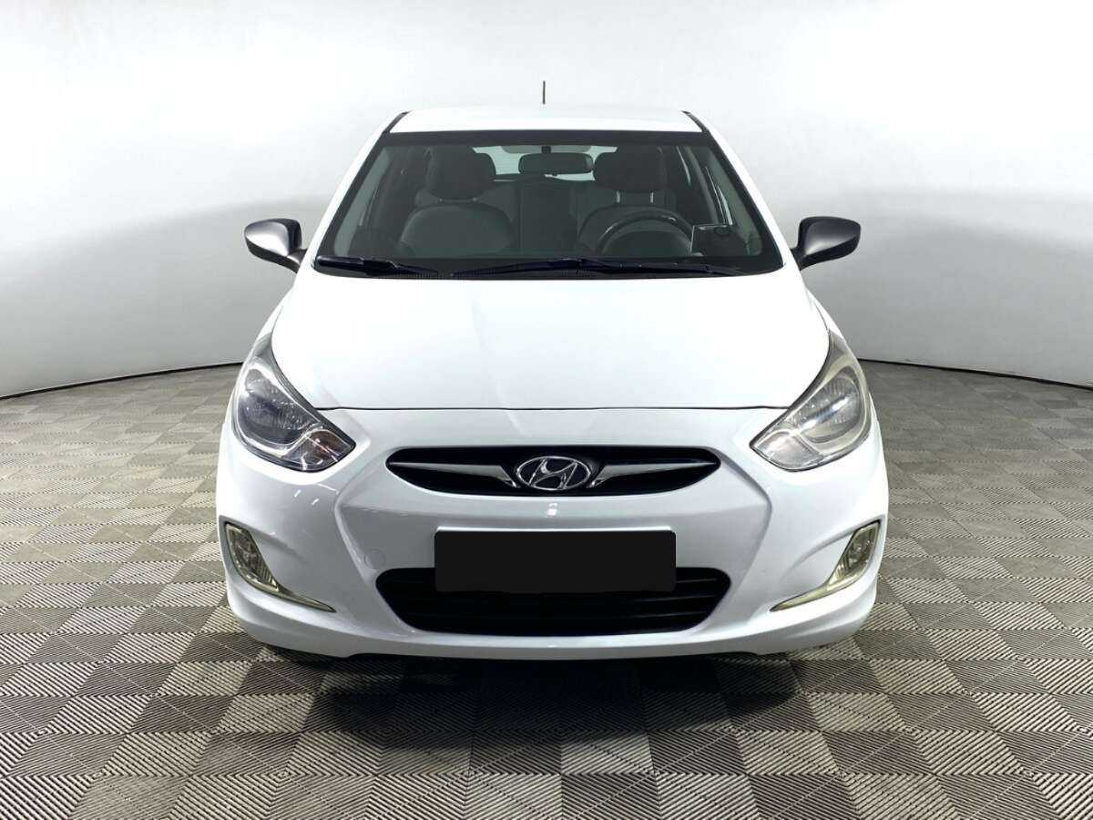 Hyundai Solaris с пробегом — 2014 год. Фото: #1