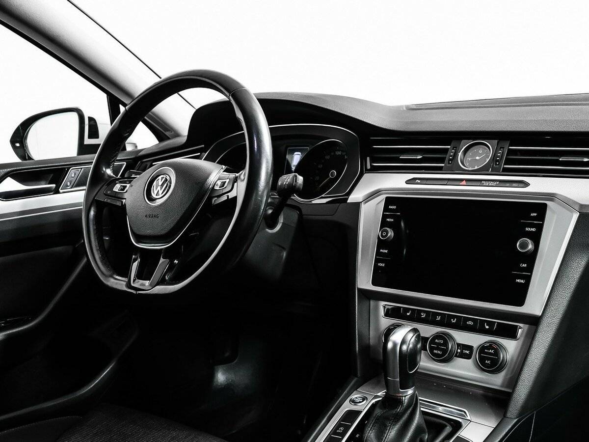 Volkswagen Passat с пробегом — 2018 год. Фото: #8