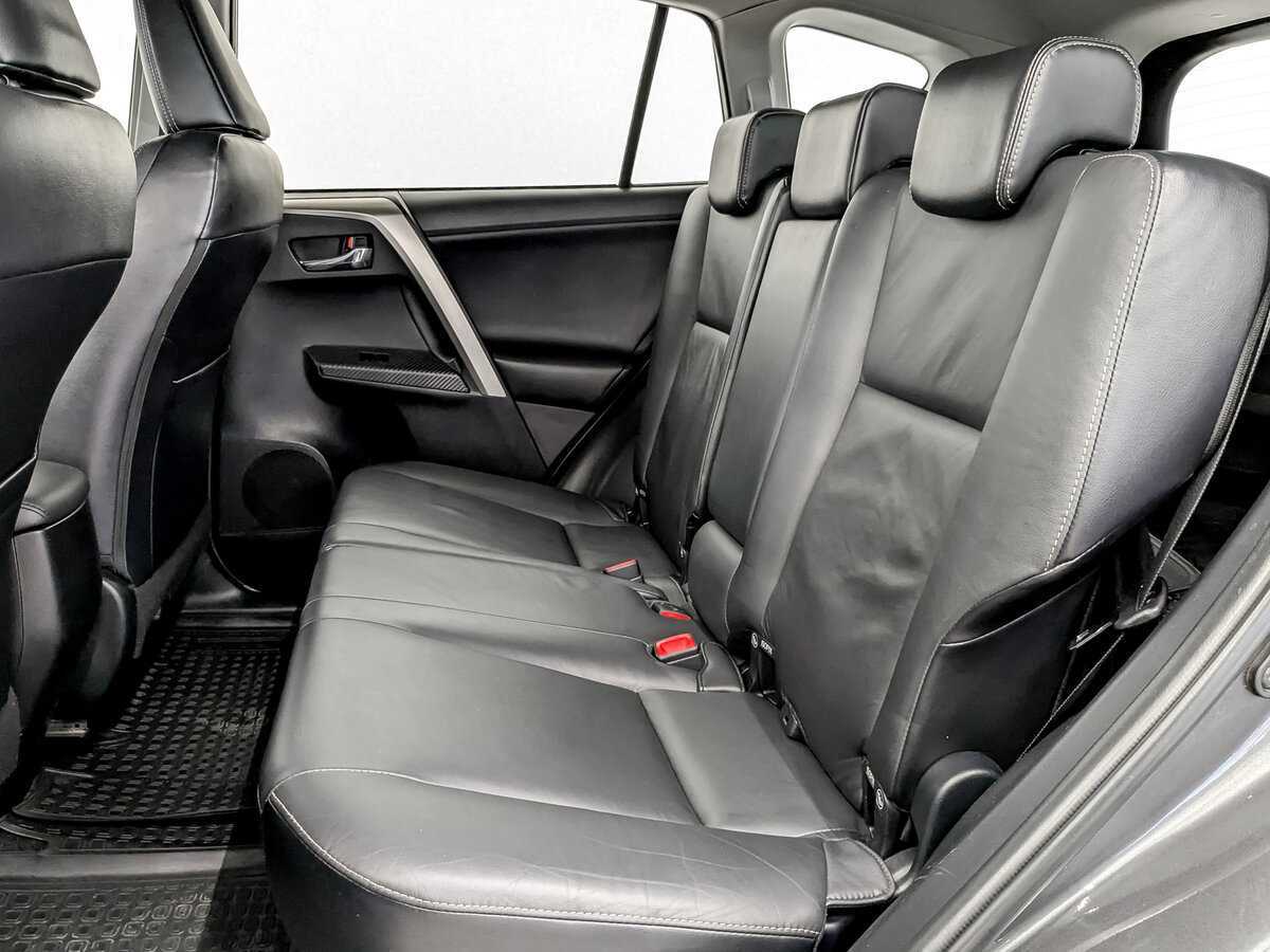 Toyota RAV4 с пробегом — 2014 год. Фото: #11
