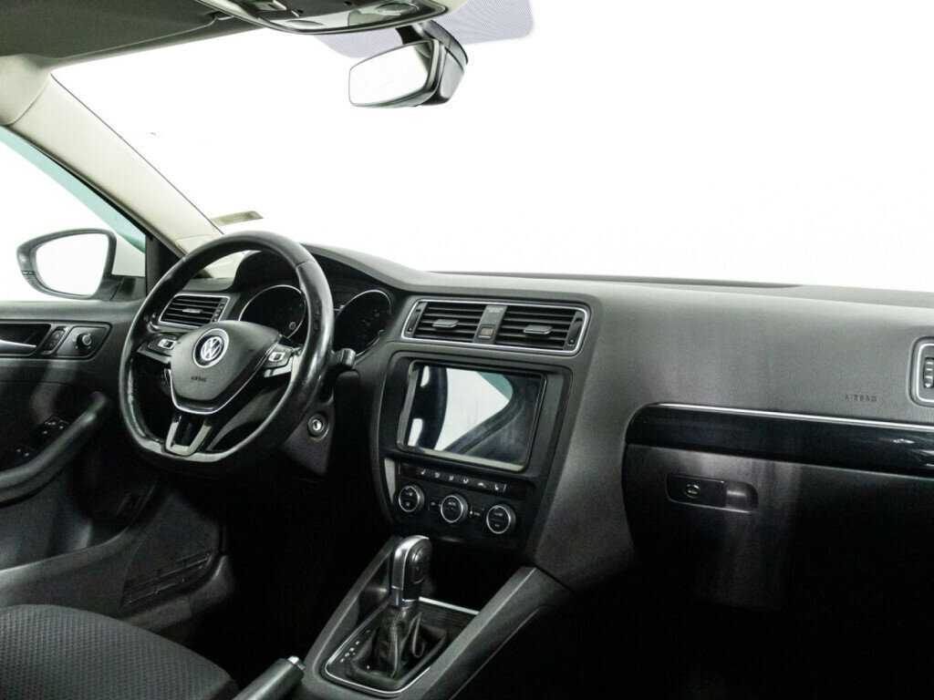 Volkswagen Jetta с пробегом — 2017 год. Фото: #8
