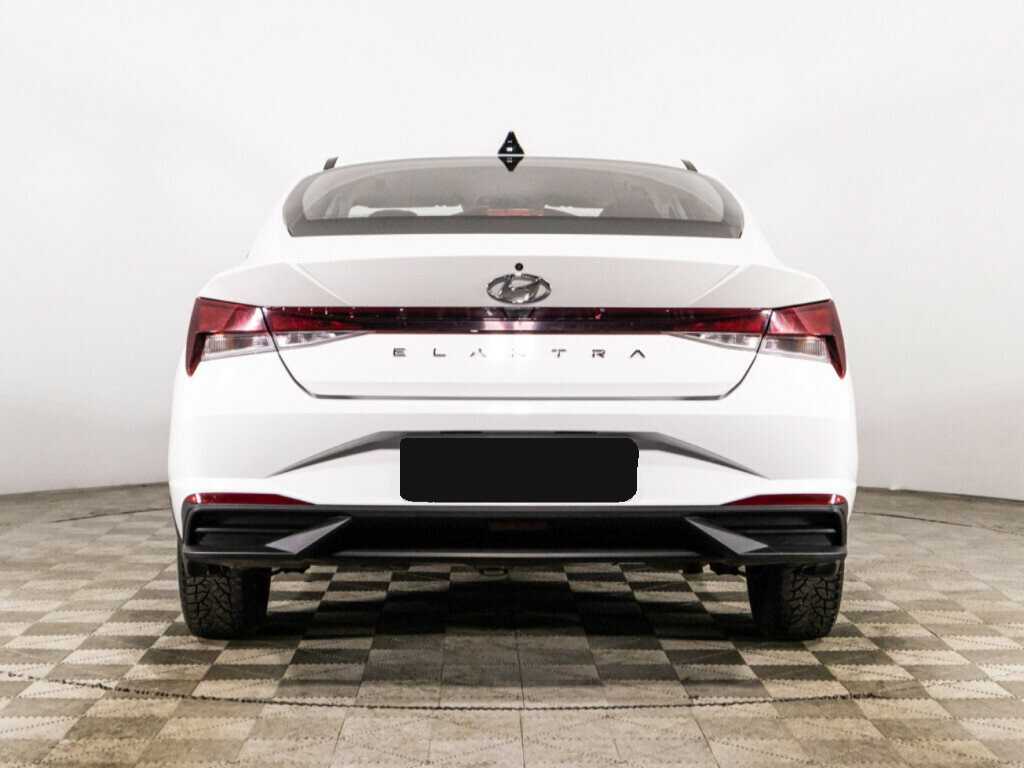 Hyundai Elantra с пробегом — 2021 год. Фото: #5
