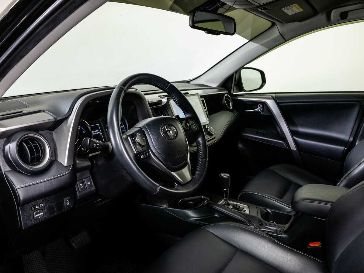 Toyota RAV4 с пробегом — 2016 год. Фото: #10