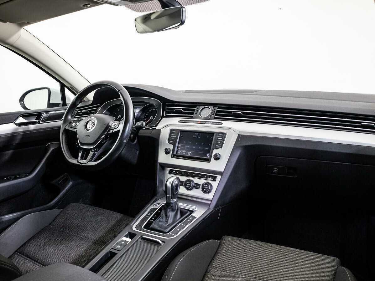 Volkswagen Passat с пробегом — 2016 год. Фото: #6